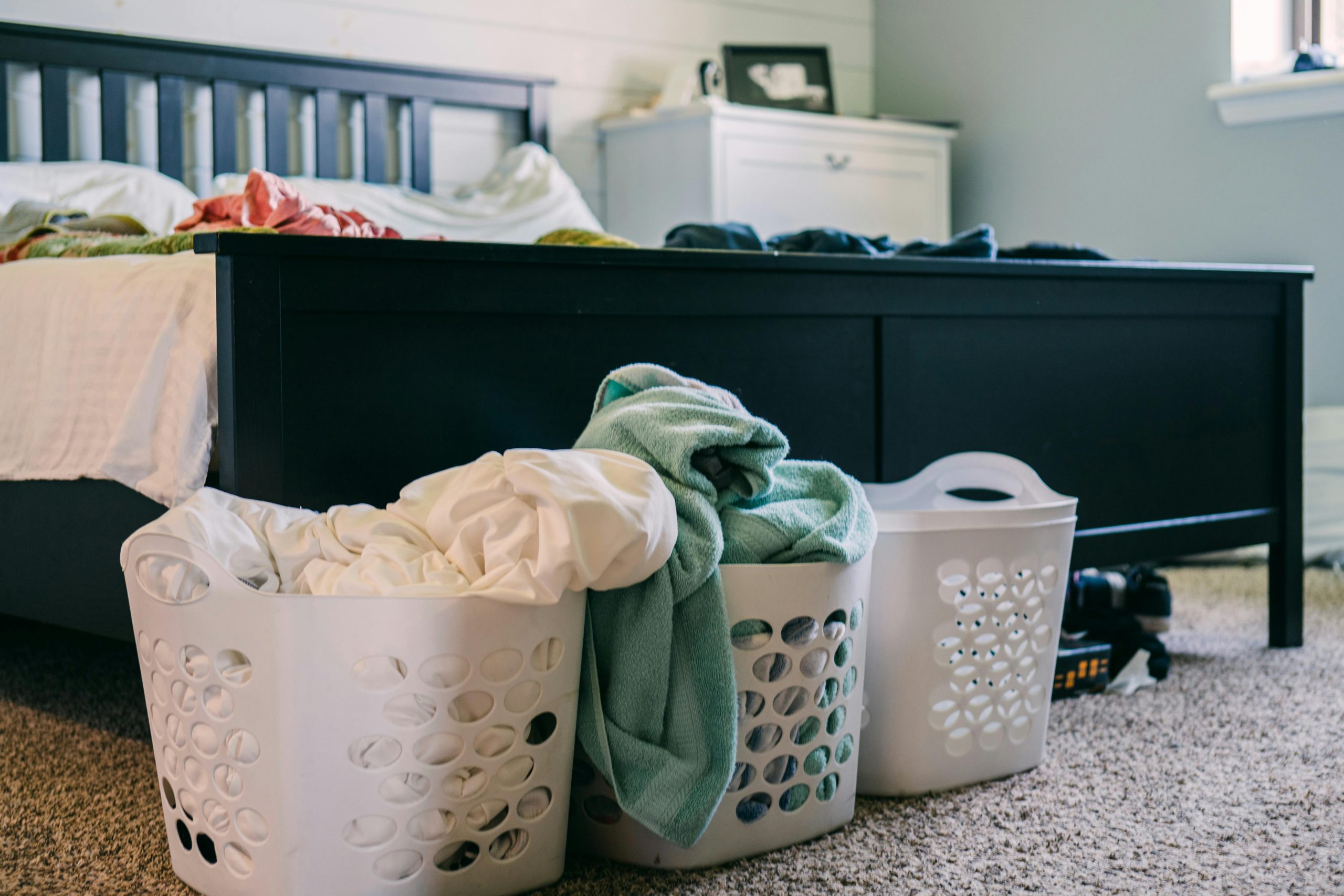 Astuces pratiques pour le rangement sous lit