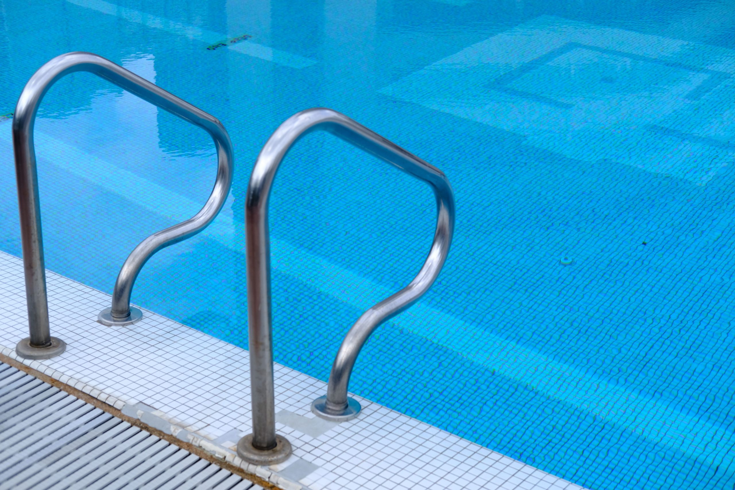 Brome piscine irritation comparaison
