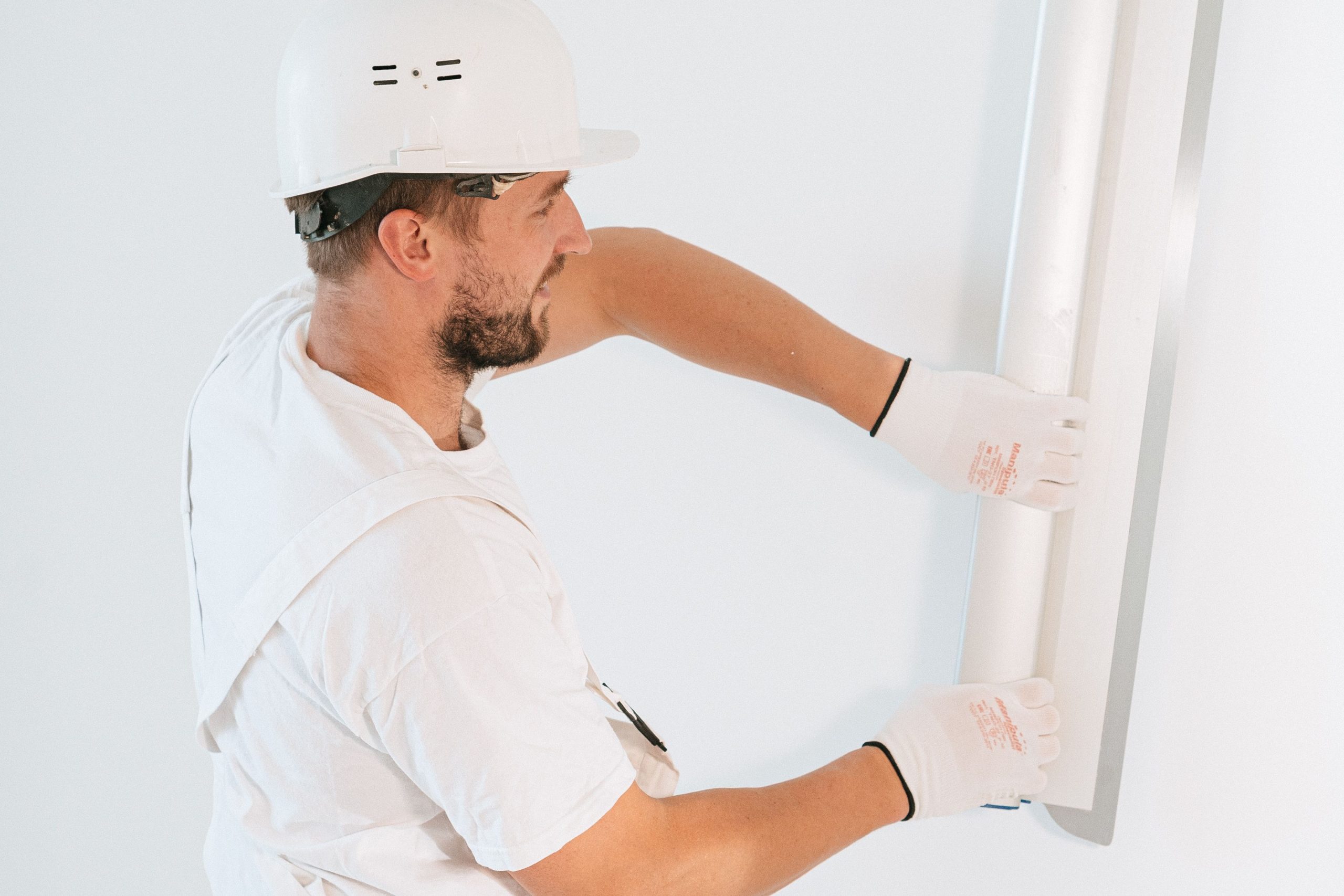 Pose d une plaque de placo contre un mur existant